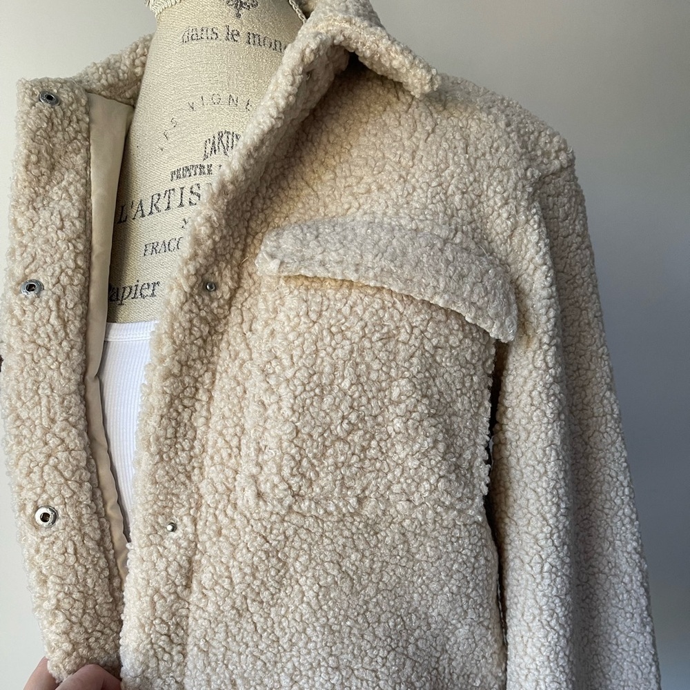 Short shearling cream jacket - Picture 3 of 9